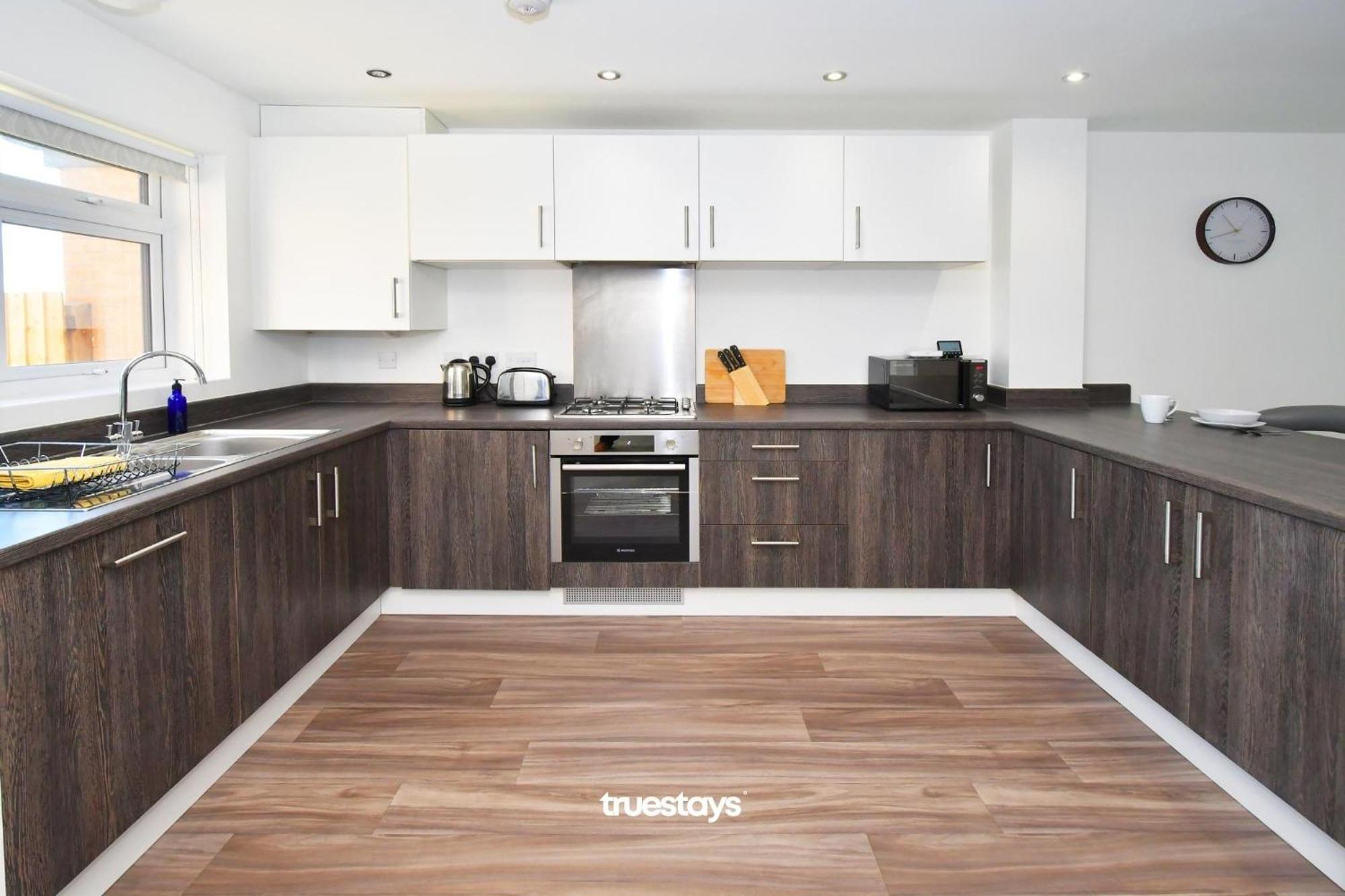 Regal House By True Stays - 3 Bedroom House In Stoke-On-Trent Exterior photo