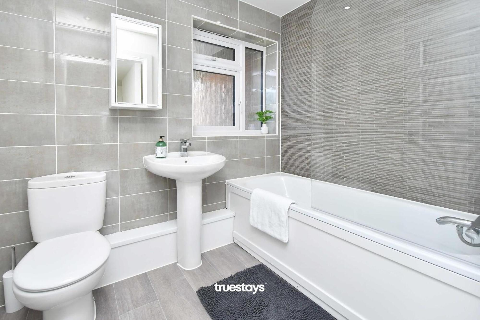 Regal House By True Stays - 3 Bedroom House In Stoke-On-Trent Exterior photo