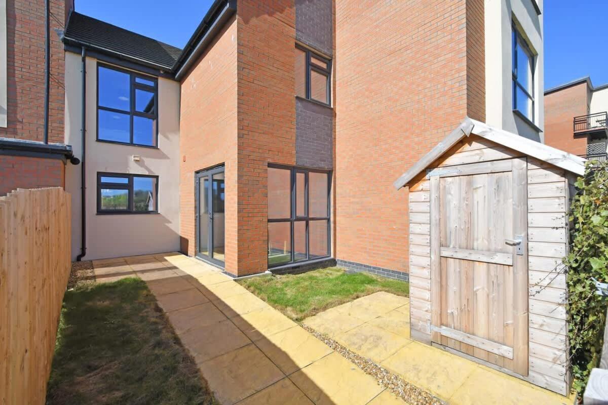 Regal House By True Stays - 3 Bedroom House In Stoke-On-Trent Exterior photo