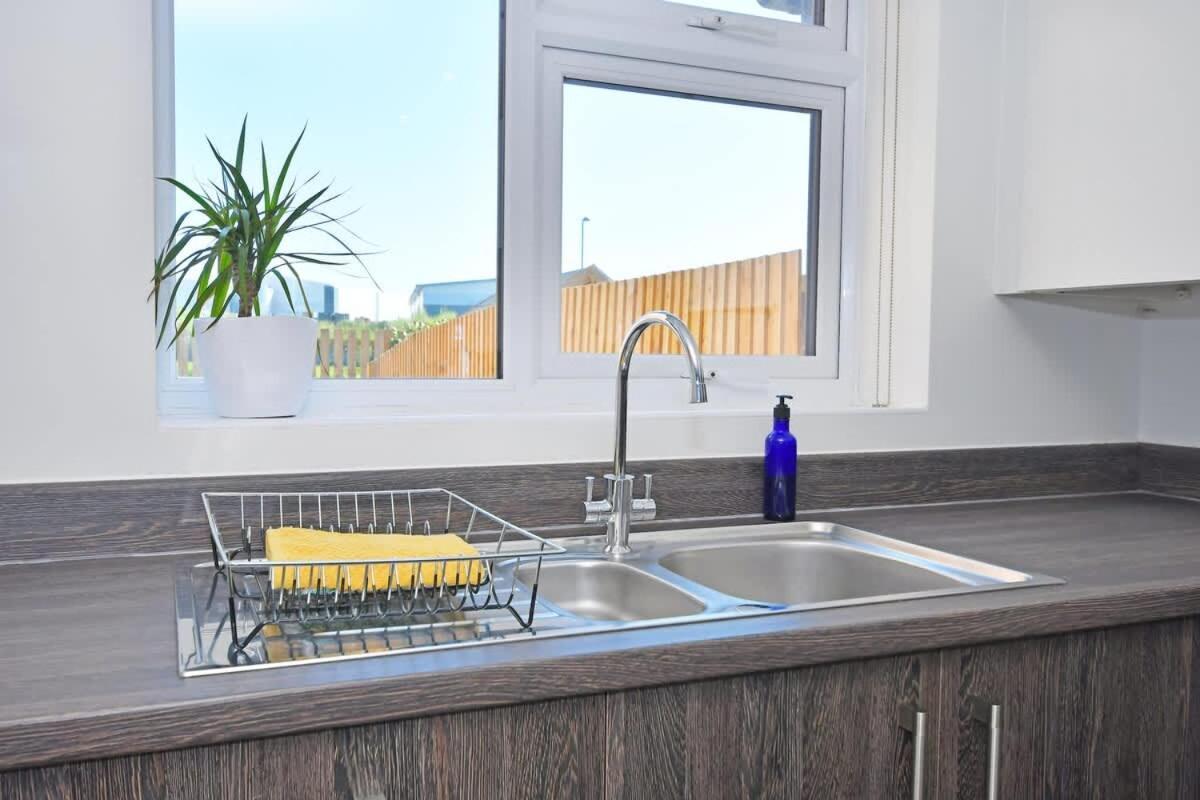 Regal House By True Stays - 3 Bedroom House In Stoke-On-Trent Exterior photo