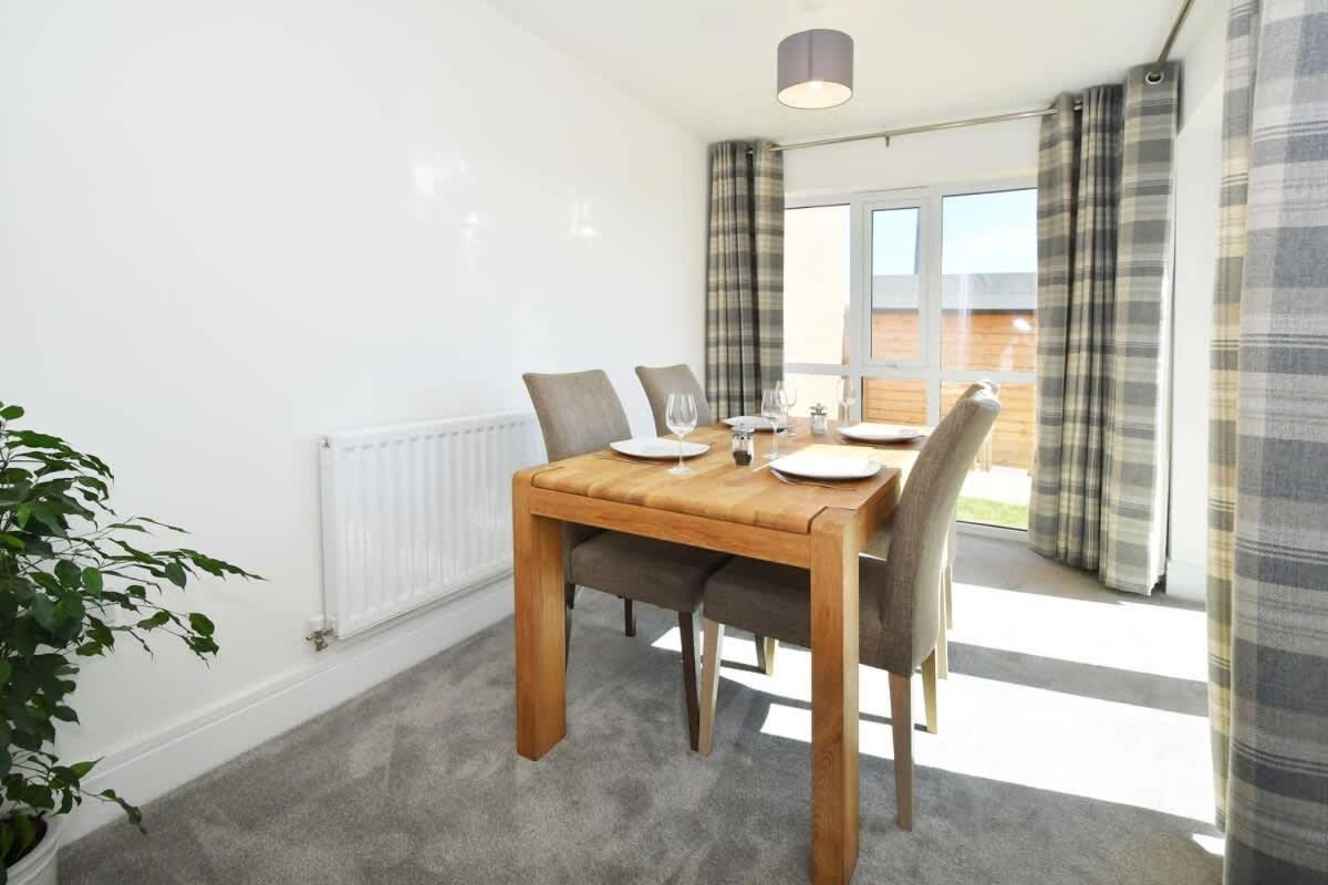 Regal House By True Stays - 3 Bedroom House In Stoke-On-Trent Exterior photo
