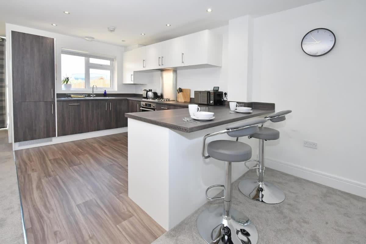 Regal House By True Stays - 3 Bedroom House In Stoke-On-Trent Exterior photo